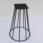 Postolje Barrel – okruglo metalno postolje u barrel dizajnu s kružnim šipkama