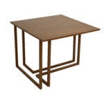 stol s centralnim postoljem i kvadratnom bazom