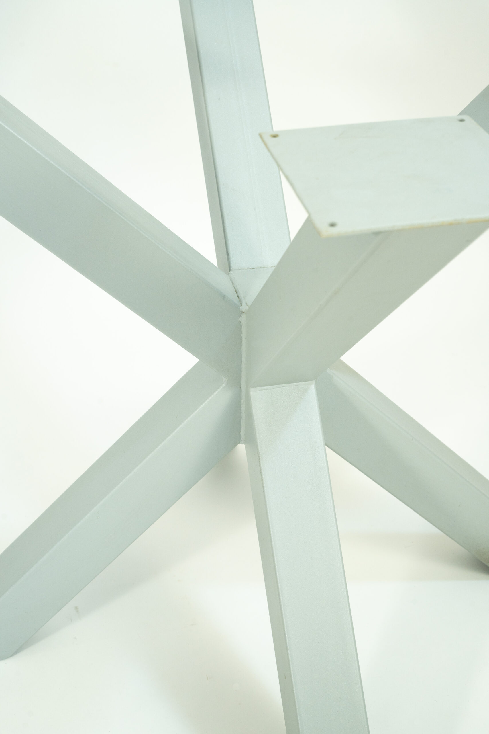 stabilno metalno postolje za stol restoran